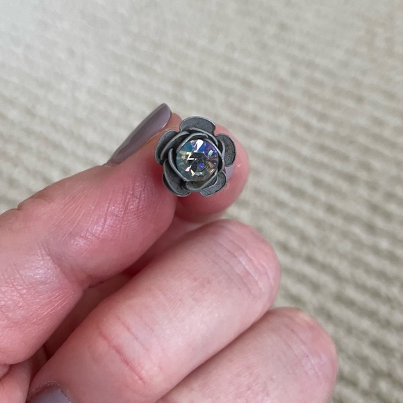 NWOT Designer MICHAL NEGRIN Swarovski Crystal Flower Stud Earrings - Picture 8 of 8